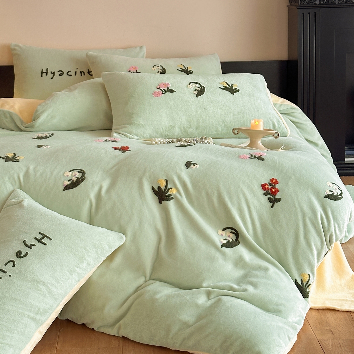 91家纺网 家纺一手货源 找家纺 如一 2025新款田园风毛巾绣牛奶绒四件套 铃兰-绿黄