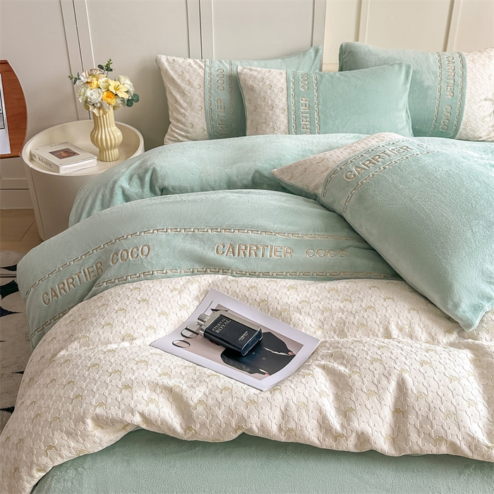 91家纺网 家纺一手货源 找家纺 灰鲸 2025新款牛奶绒拼接刺绣雕花套件-贝娜 贝娜-抹茶绿