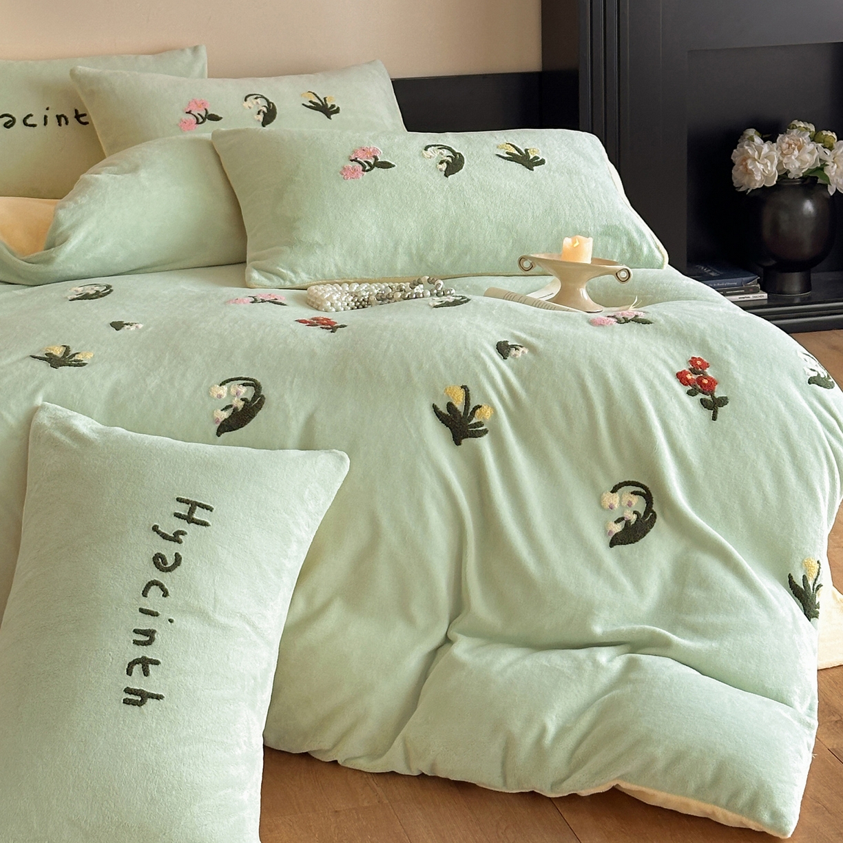 91家纺网 家纺一手货源 找家纺 如一 2025新款田园风毛巾绣牛奶绒四件套 铃兰-绿黄