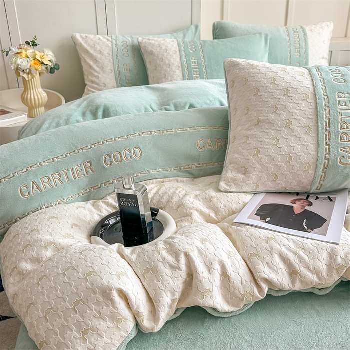 91家纺网 家纺一手货源 找家纺 灰鲸 2025新款牛奶绒拼接刺绣雕花套件-贝娜 贝娜-抹茶绿