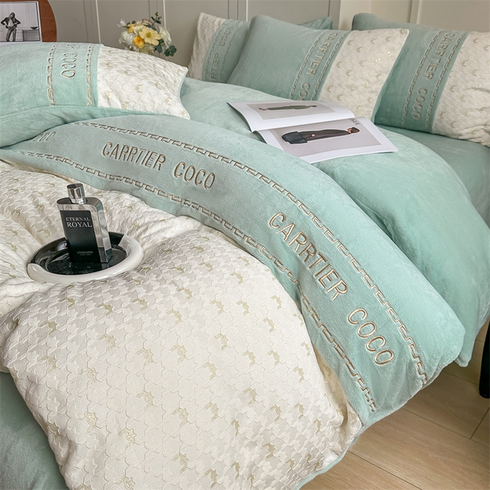 91家纺网 家纺一手货源 找家纺 灰鲸 2025新款牛奶绒拼接刺绣雕花套件-贝娜 贝娜-抹茶绿