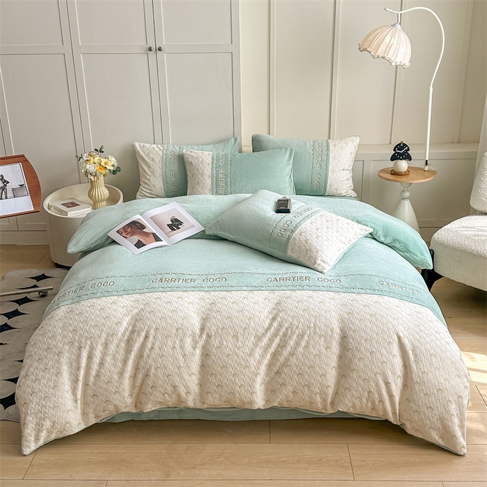 91家纺网 家纺一手货源 找家纺 灰鲸 2025新款牛奶绒拼接刺绣雕花套件-贝娜 贝娜-抹茶绿