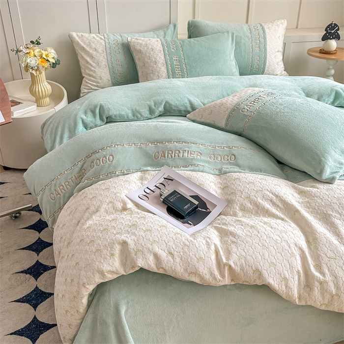 91家纺网 家纺一手货源 找家纺 灰鲸 2025新款牛奶绒拼接刺绣雕花套件-贝娜 贝娜-抹茶绿