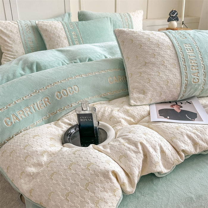 91家纺网 家纺一手货源 找家纺 灰鲸 2025新款牛奶绒拼接刺绣雕花套件-贝娜 贝娜-抹茶绿