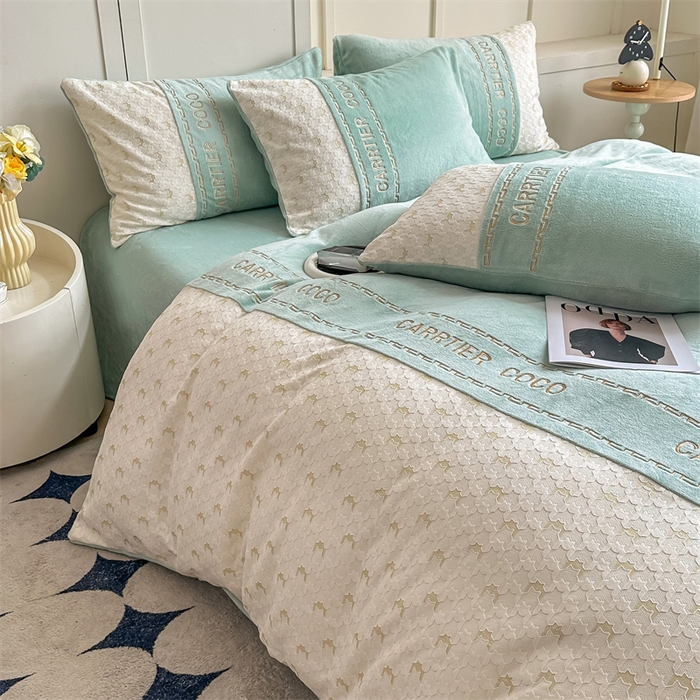 91家纺网 家纺一手货源 找家纺 灰鲸 2025新款牛奶绒拼接刺绣雕花套件-贝娜 贝娜-抹茶绿