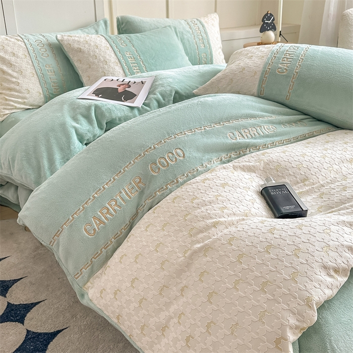 91家纺网 家纺一手货源 找家纺 灰鲸 2025新款牛奶绒拼接刺绣雕花套件-贝娜 贝娜-抹茶绿