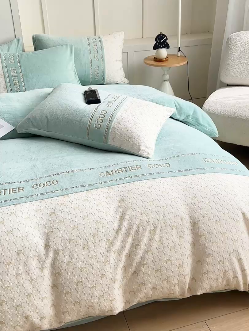 91家纺网 家纺一手货源 找家纺 灰鲸 2025新款牛奶绒拼接刺绣雕花套件-贝娜 贝娜-抹茶绿