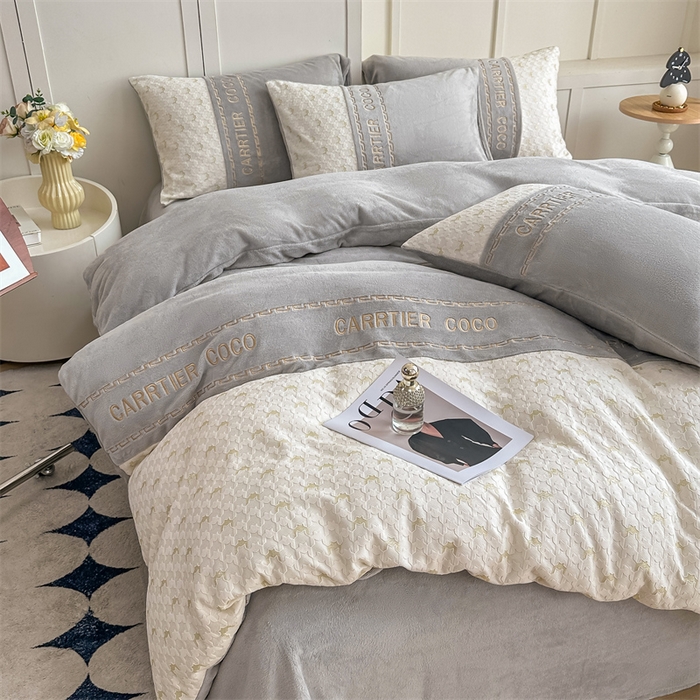 91家纺网 家纺一手货源 找家纺 灰鲸 2025新款牛奶绒拼接刺绣雕花套件-贝娜 贝娜-纳多灰