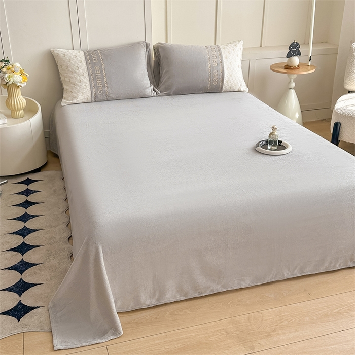 91家纺网 家纺一手货源 找家纺 灰鲸 2025新款牛奶绒拼接刺绣雕花套件-贝娜 贝娜-纳多灰