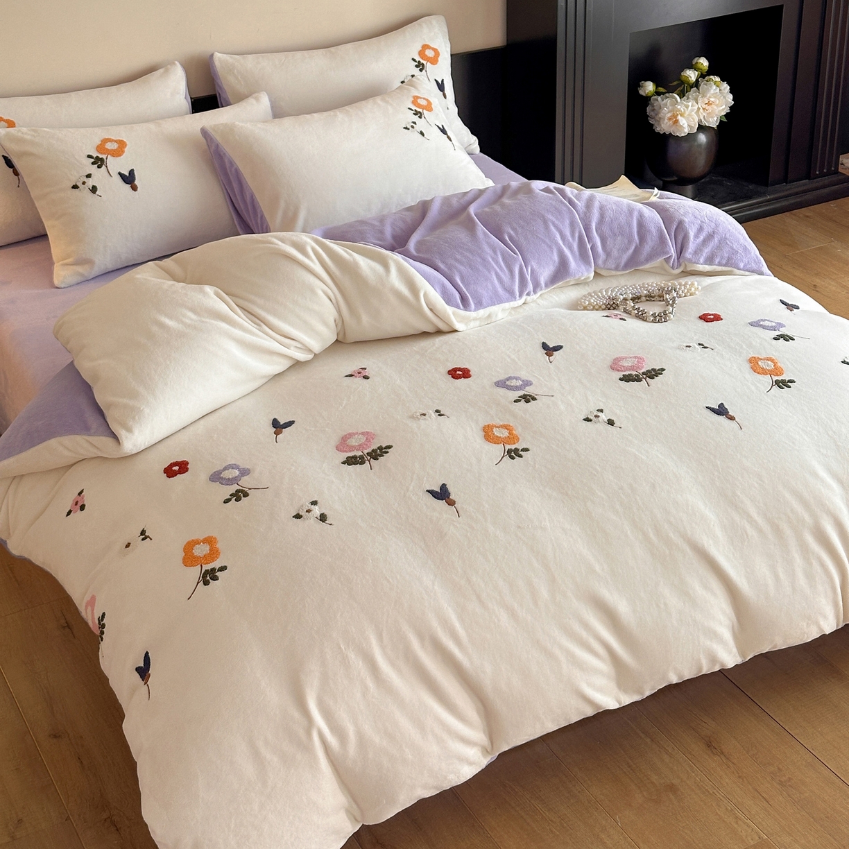 91家纺网 家纺一手货源 找家纺 如一 2025新款田园风毛巾绣牛奶绒四件套 紫薇-白紫