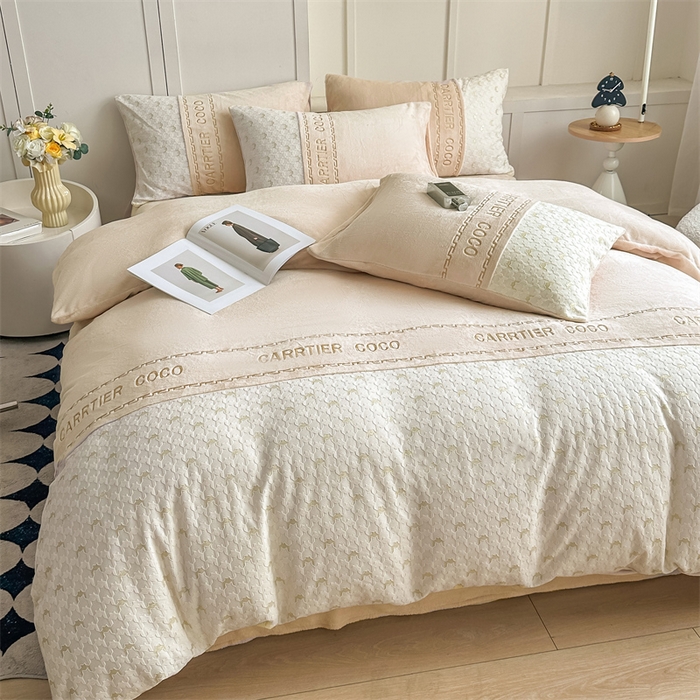 91家纺网 家纺一手货源 找家纺 灰鲸 2025新款牛奶绒拼接刺绣雕花套件-贝娜 贝娜-奶茶