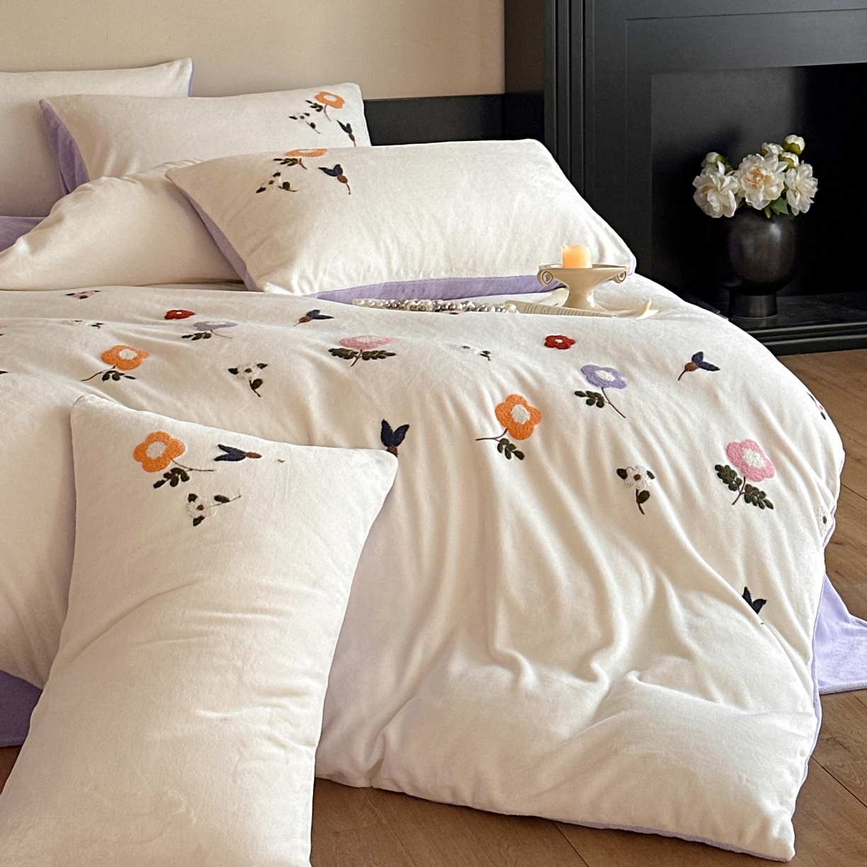 91家纺网 家纺一手货源 找家纺 如一 2025新款田园风毛巾绣牛奶绒四件套 紫薇-白紫