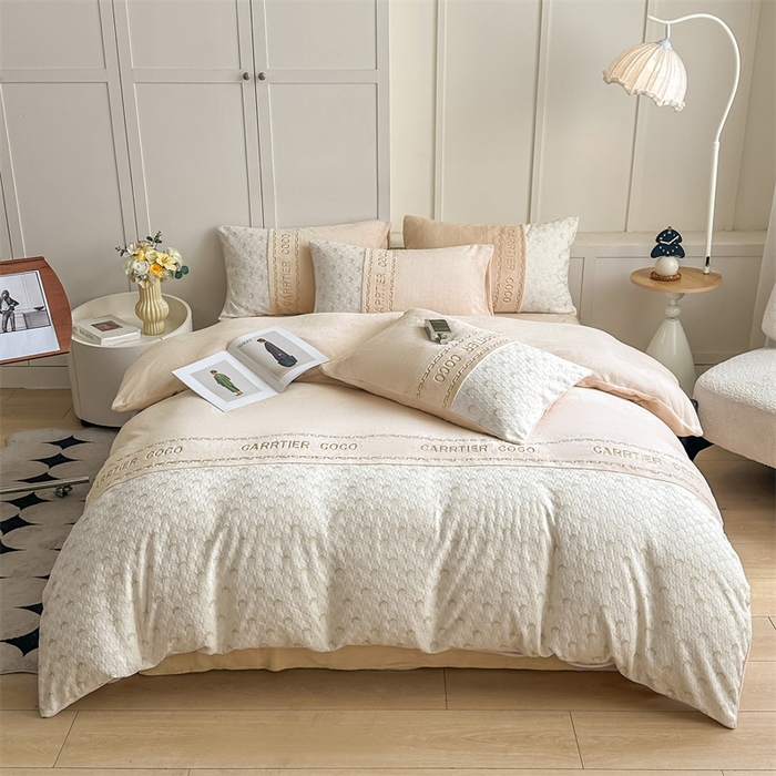 91家纺网 家纺一手货源 找家纺 灰鲸 2025新款牛奶绒拼接刺绣雕花套件-贝娜 贝娜-奶茶