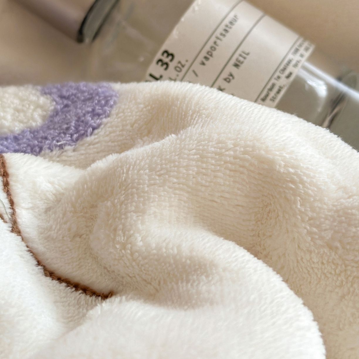 91家纺网 家纺一手货源 找家纺 如一 2025新款田园风毛巾绣牛奶绒四件套 紫薇-白紫