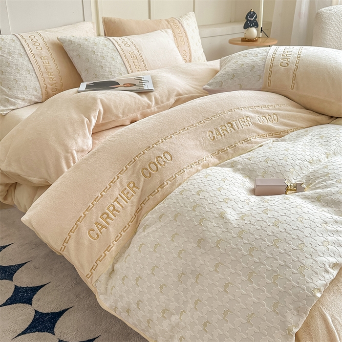 91家纺网 家纺一手货源 找家纺 灰鲸 2025新款牛奶绒拼接刺绣雕花套件-贝娜 贝娜-奶茶