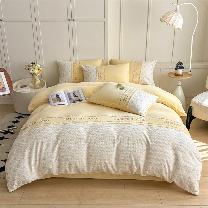 91家纺网 家纺一手货源 找家纺 灰鲸 2025新款牛奶绒拼接刺绣雕花套件-贝娜 贝娜-奶黄