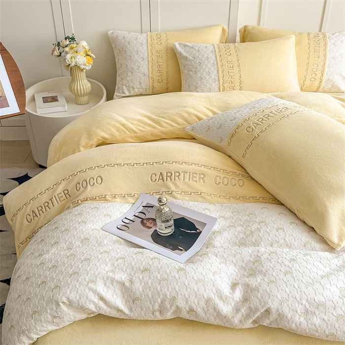 91家纺网 家纺一手货源 找家纺 灰鲸 2025新款牛奶绒拼接刺绣雕花套件-贝娜 贝娜-奶黄