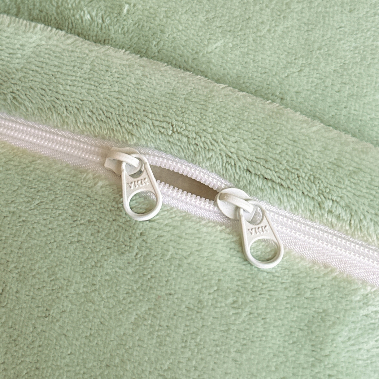 91家纺网 家纺一手货源 找家纺 如一 2025新款田园风毛巾绣牛奶绒四件套 紫薇-黄绿