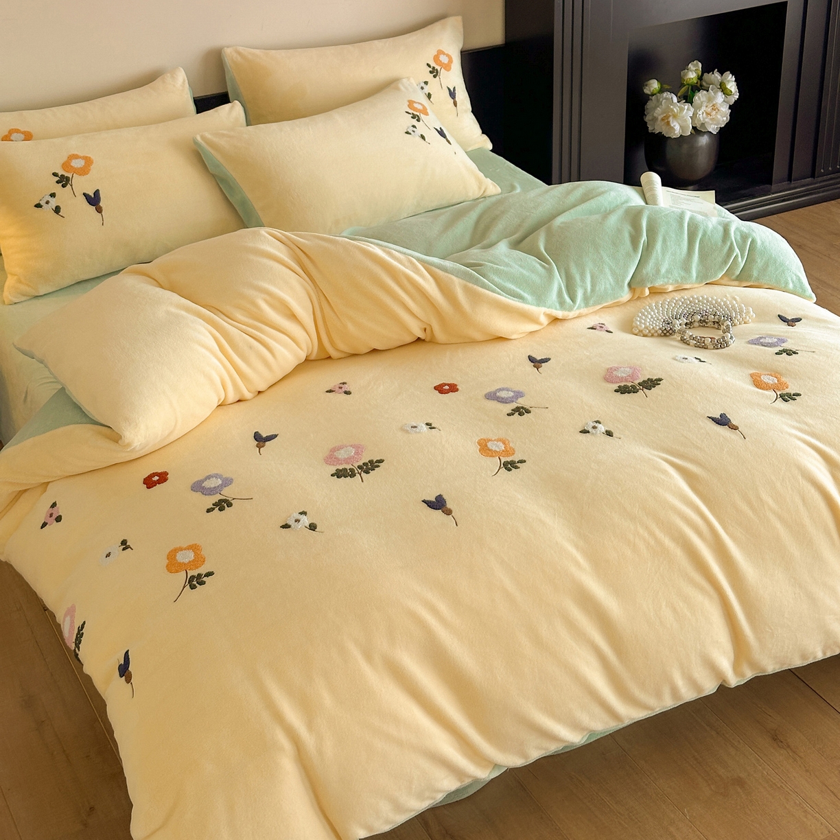 91家纺网 家纺一手货源 找家纺 如一 2025新款田园风毛巾绣牛奶绒四件套 紫薇-黄绿