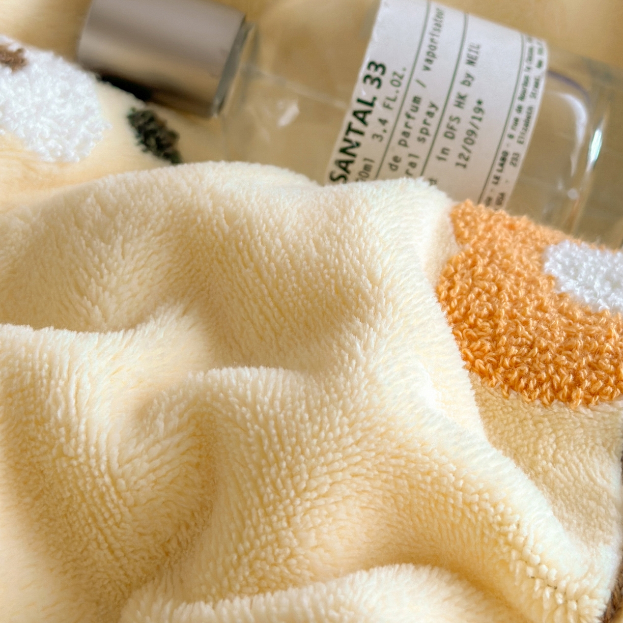 91家纺网 家纺一手货源 找家纺 如一 2025新款田园风毛巾绣牛奶绒四件套 紫薇-黄绿