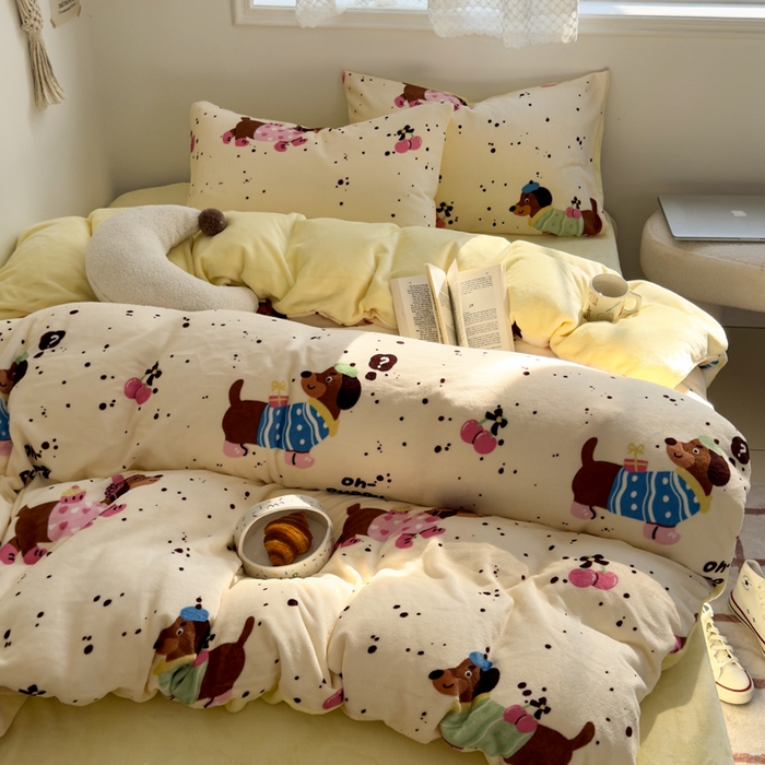 91家纺网 家纺一手货源 找家纺 小叮当家纺仓储工厂店 买家秀 爆款花型2025新款秋冬保暖高克重牛奶绒小清新印花四件套系列-风格一 芝士辣狗