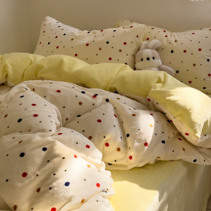 91家纺网 家纺一手货源 找家纺 小叮当家纺仓储工厂店 买家秀 爆款花型2025新款秋冬保暖高克重牛奶绒小清新印花四件套系列-风格一 布丁波波