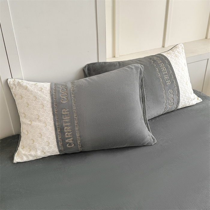 91家纺网 家纺一手货源 找家纺 灰鲸 2025新款牛奶绒拼接刺绣雕花套件-贝娜 贝娜-绅士灰