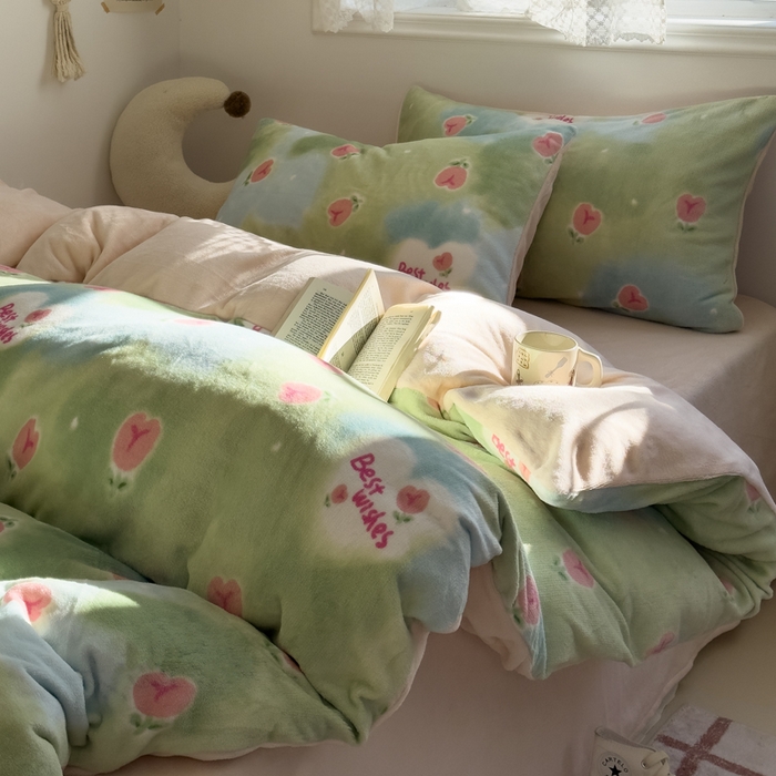 91家纺网 家纺一手货源 找家纺 小叮当家纺仓储工厂店 买家秀 爆款花型2025新款秋冬保暖高克重牛奶绒小清新印花四件套系列-风格一 粉粉郁金