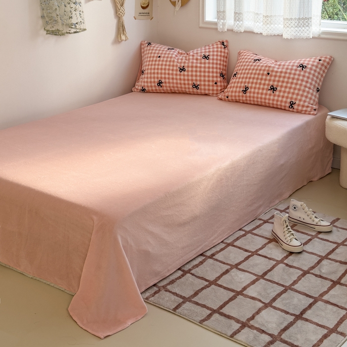 91家纺网 家纺一手货源 找家纺 小叮当家纺仓储工厂店 买家秀 爆款花型2025新款秋冬保暖高克重牛奶绒小清新印花四件套系列-风格一 粉格少女