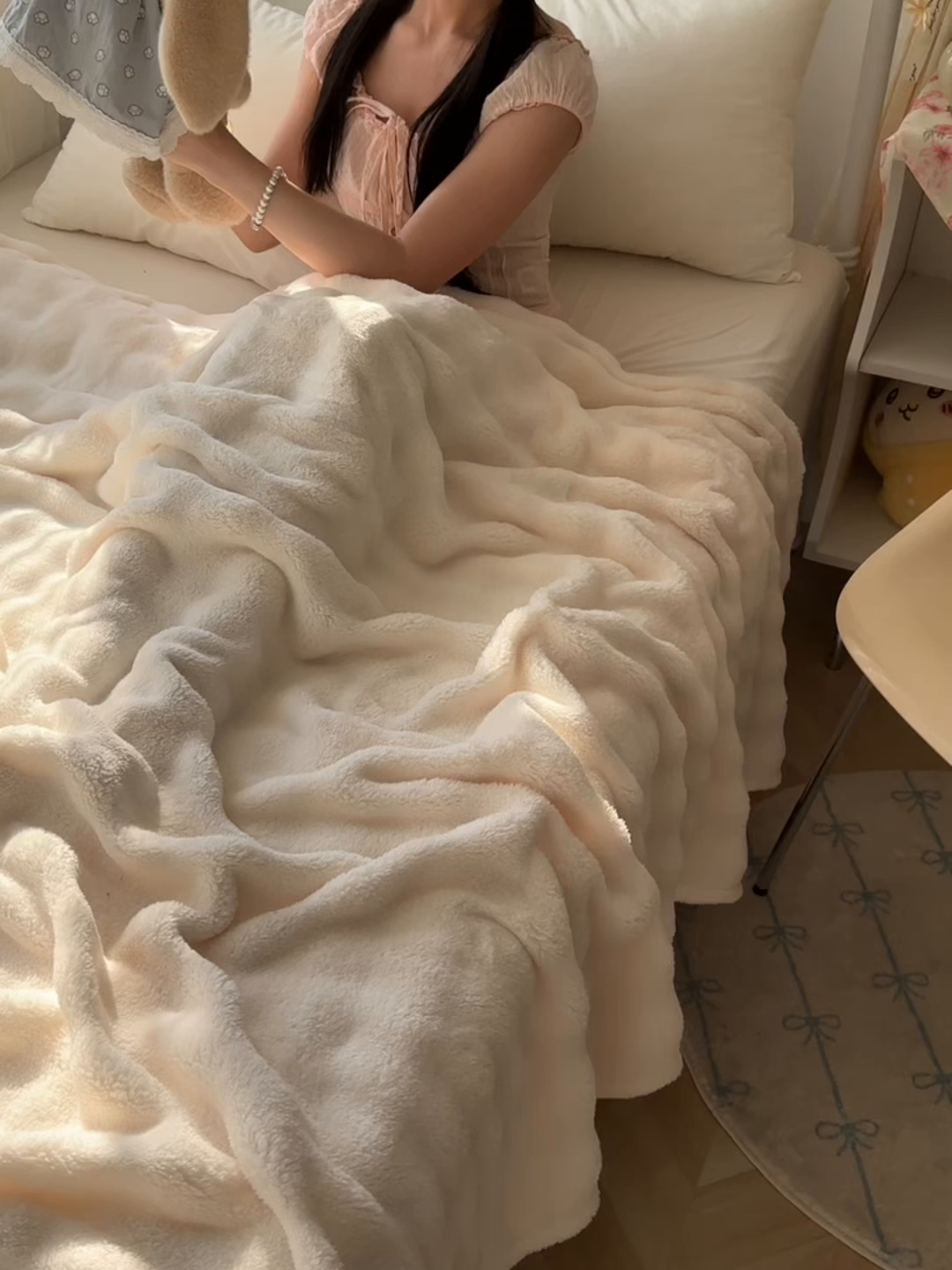 91家纺网 家纺一手货源 找家纺 （总）韩巢家纺 2025新款高克重泡泡绒毛毯多功能牛奶绒毯子支持跨境电商