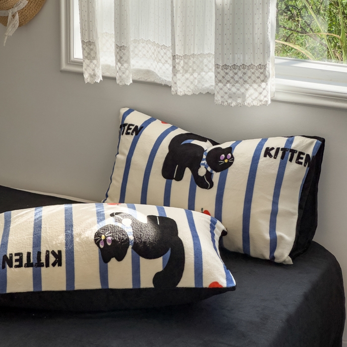 91家纺网 家纺一手货源 找家纺 小叮当家纺仓储工厂店 买家秀 爆款花型2025新款秋冬保暖高克重牛奶绒小清新印花四件套系列-风格一 蓝条猫