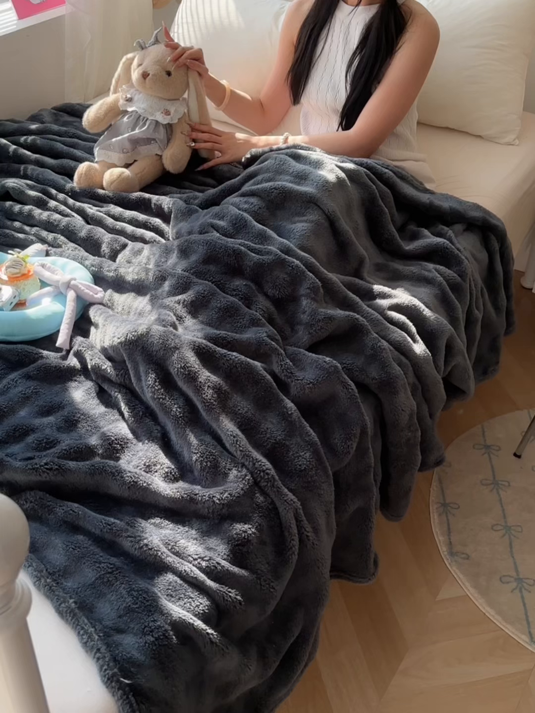 91家纺网 家纺一手货源 找家纺 （总）韩巢家纺 2025新款高克重泡泡绒毛毯多功能牛奶绒毯子支持跨境电商