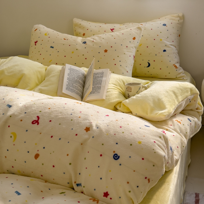 91家纺网 家纺一手货源 找家纺 小叮当家纺仓储工厂店 买家秀 爆款花型2025新款秋冬保暖高克重牛奶绒小清新印花四件套系列-风格一 浪漫星河