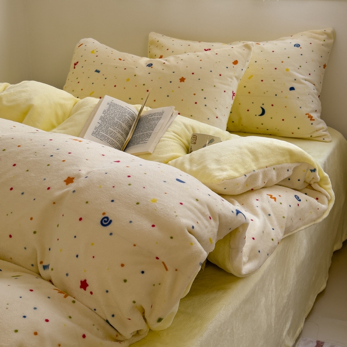 91家纺网 家纺一手货源 找家纺 小叮当家纺仓储工厂店 买家秀 爆款花型2025新款秋冬保暖高克重牛奶绒小清新印花四件套系列-风格一 浪漫星河