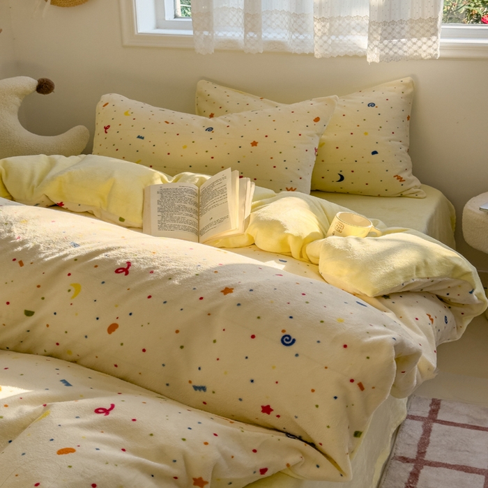 91家纺网 家纺一手货源 找家纺 小叮当家纺仓储工厂店 买家秀 爆款花型2025新款秋冬保暖高克重牛奶绒小清新印花四件套系列-风格一 浪漫星河