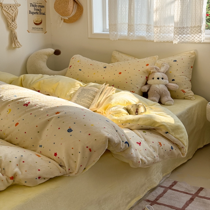 91家纺网 家纺一手货源 找家纺 小叮当家纺仓储工厂店 买家秀 爆款花型2025新款秋冬保暖高克重牛奶绒小清新印花四件套系列-风格一 浪漫星河