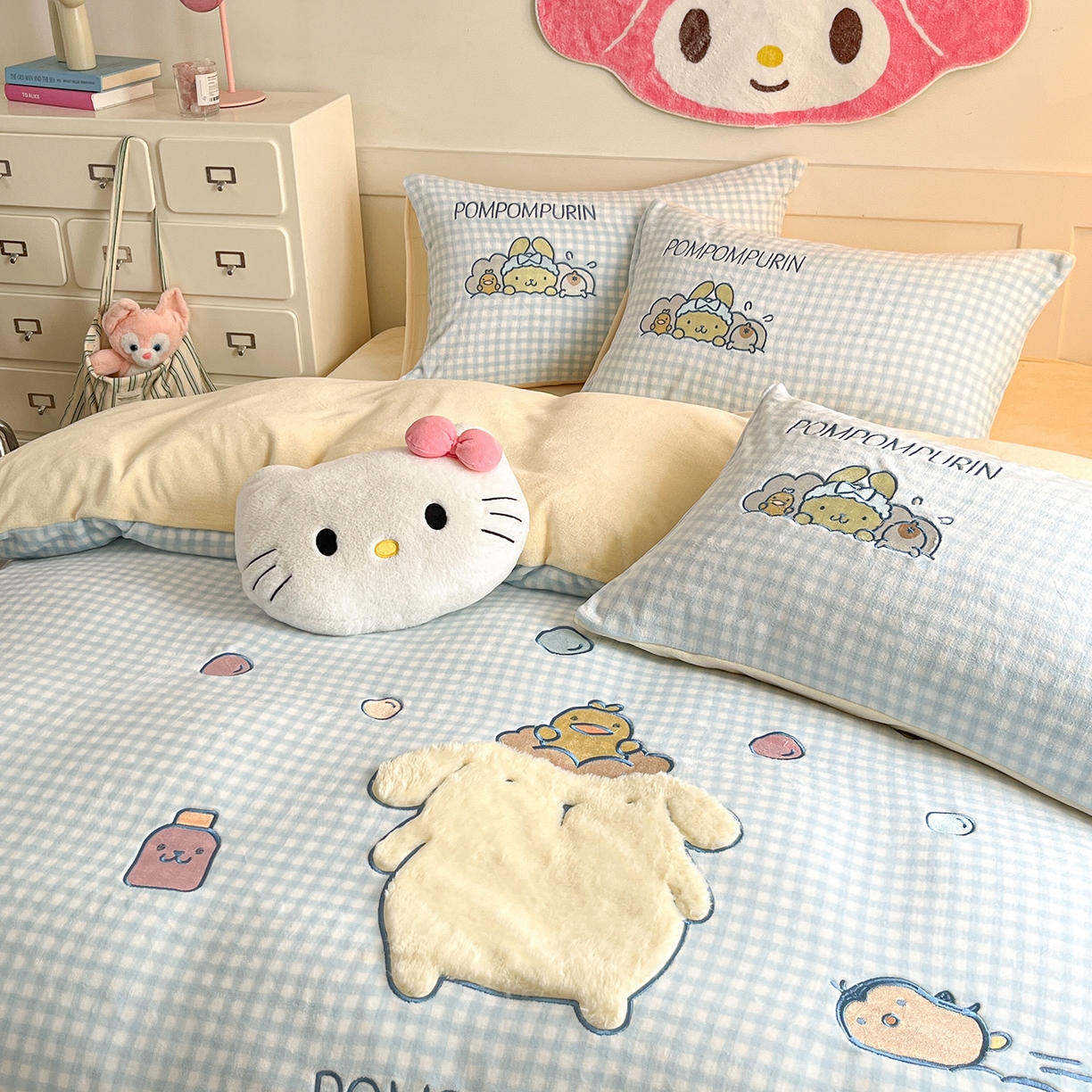 91家纺网 家纺一手货源 找家纺 （总）金爱家 2025新款A类三丽鸥授权Kitty兔毛贴布绣毛巾绣印加绣卡通少女加厚牛奶绒系列四件套