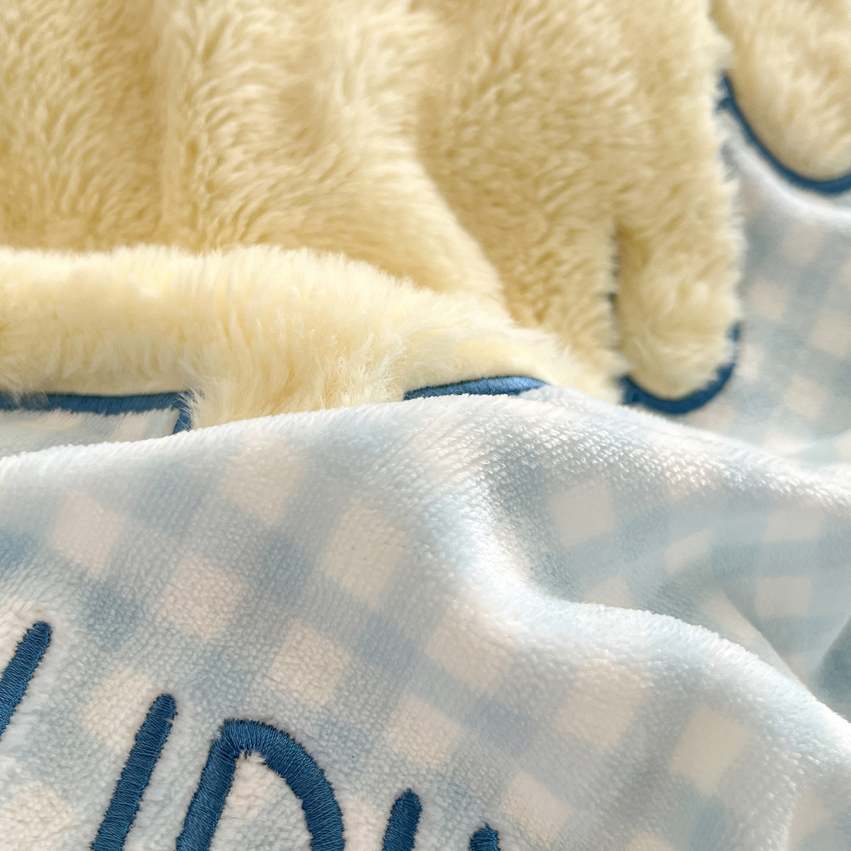 91家纺网 家纺一手货源 找家纺 （总）金爱家 2025新款A类三丽鸥授权Kitty兔毛贴布绣毛巾绣印加绣卡通少女加厚牛奶绒系列四件套