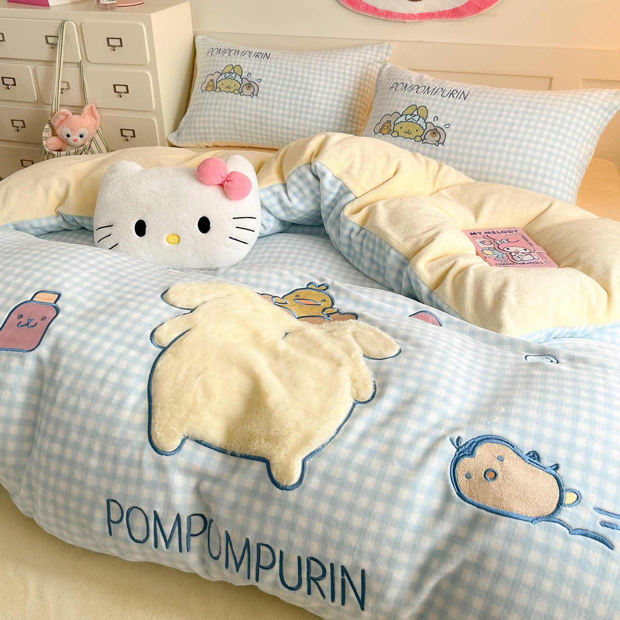 91家纺网 家纺一手货源 找家纺 （总）金爱家 2025新款A类三丽鸥授权Kitty兔毛贴布绣毛巾绣印加绣卡通少女加厚牛奶绒系列四件套