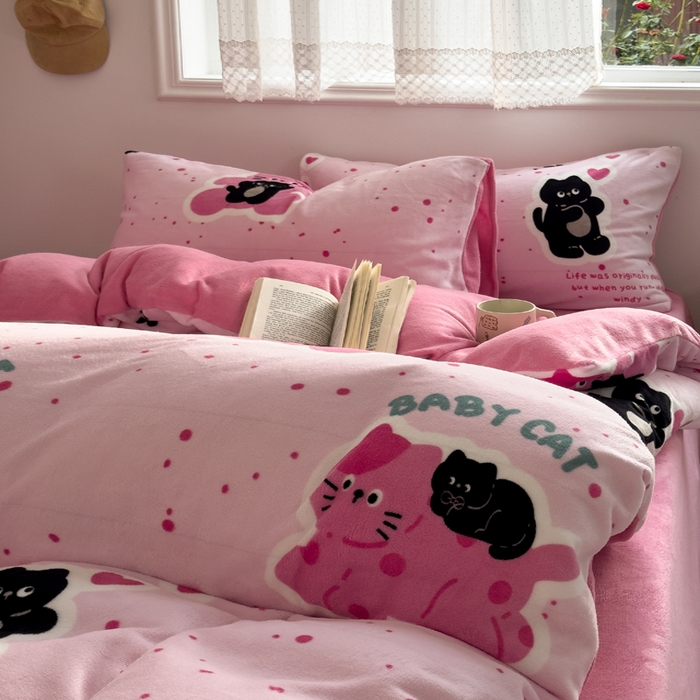 91家纺网 家纺一手货源 找家纺 小叮当家纺仓储工厂店 买家秀 爆款花型2025新款秋冬保暖高克重牛奶绒小清新印花四件套系列-风格一 胖球儿