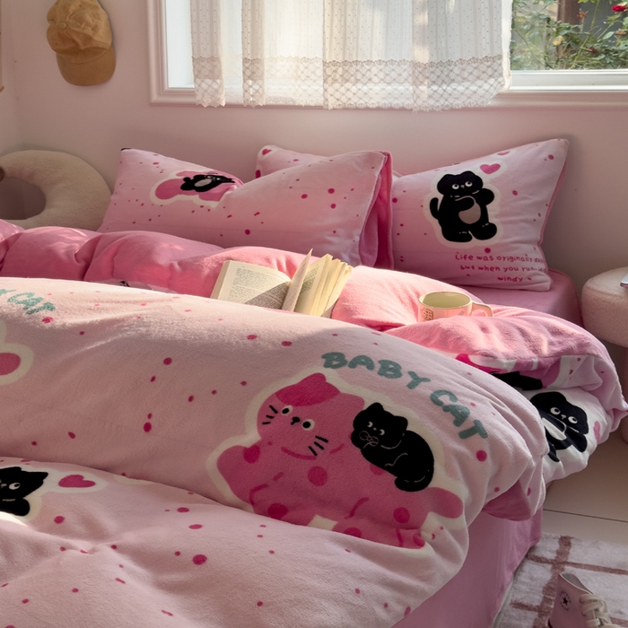 91家纺网 家纺一手货源 找家纺 小叮当家纺仓储工厂店 买家秀 爆款花型2025新款秋冬保暖高克重牛奶绒小清新印花四件套系列-风格一 胖球儿