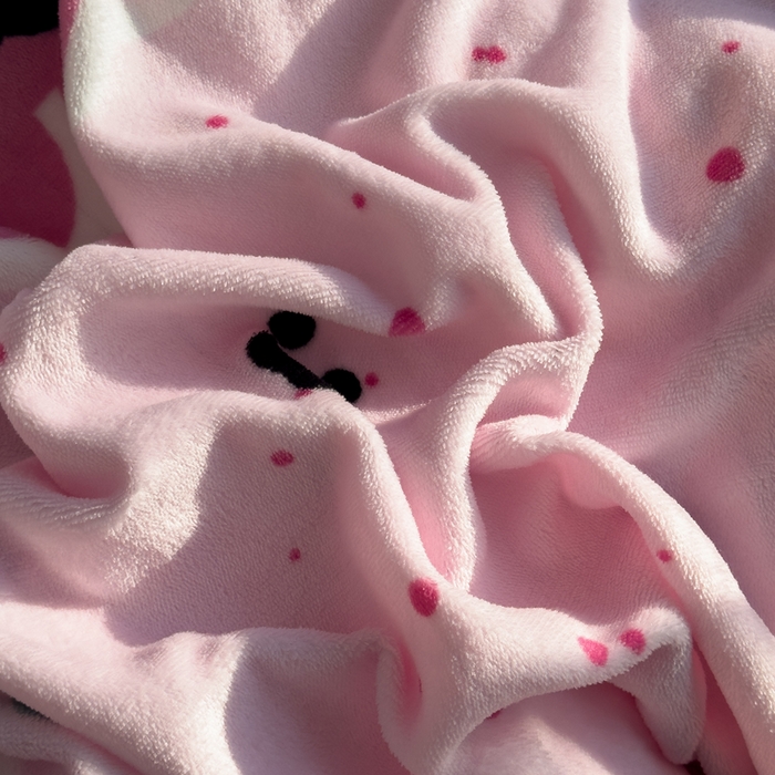 91家纺网 家纺一手货源 找家纺 小叮当家纺仓储工厂店 买家秀 爆款花型2025新款秋冬保暖高克重牛奶绒小清新印花四件套系列-风格一 胖球儿