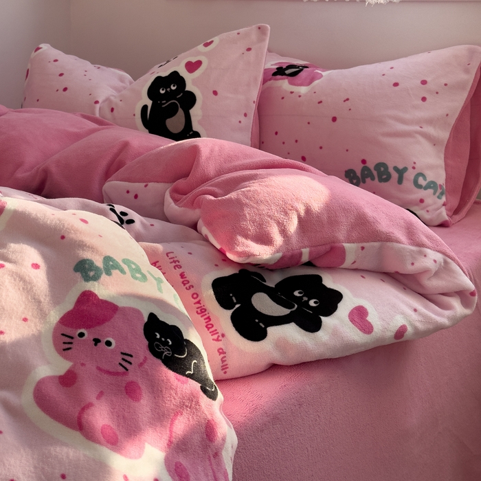 91家纺网 家纺一手货源 找家纺 小叮当家纺仓储工厂店 买家秀 爆款花型2025新款秋冬保暖高克重牛奶绒小清新印花四件套系列-风格一 胖球儿