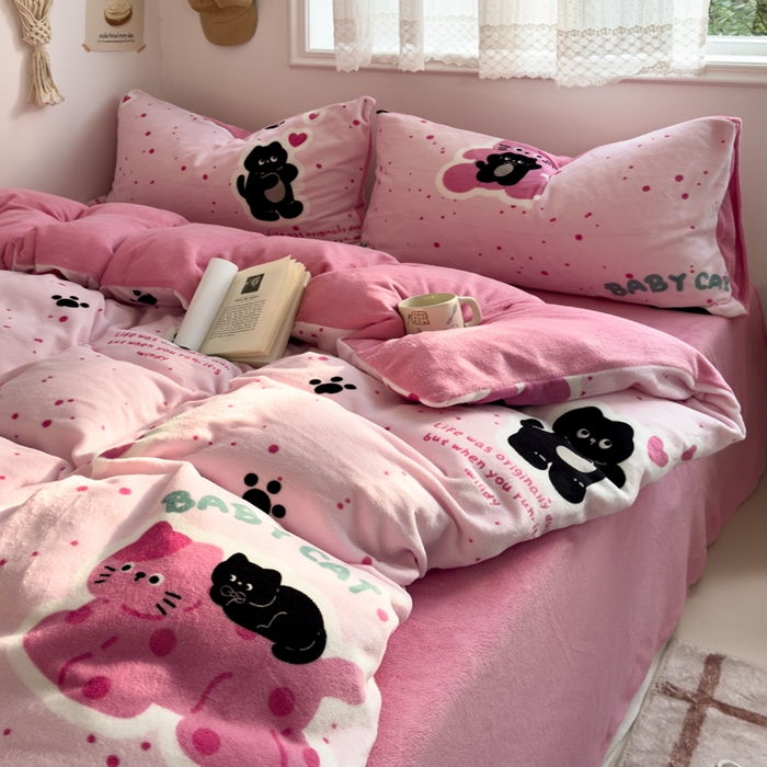 91家纺网 家纺一手货源 找家纺 小叮当家纺仓储工厂店 买家秀 爆款花型2025新款秋冬保暖高克重牛奶绒小清新印花四件套系列-风格一 胖球儿