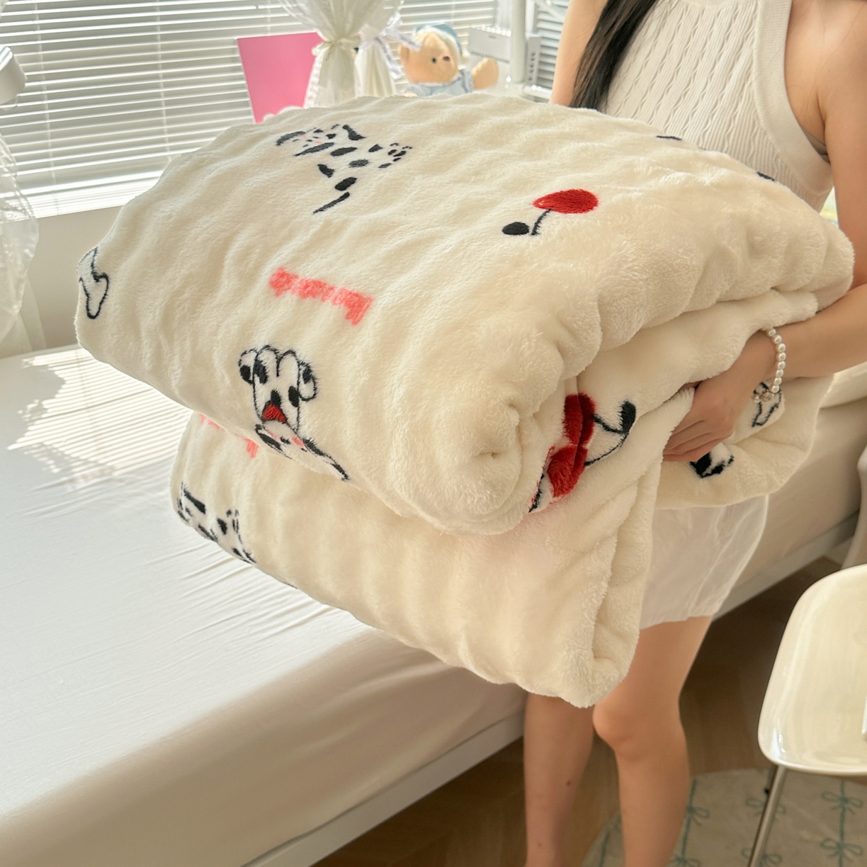 韩巢家纺 2025新款高克重泡泡绒毛毯多功能牛奶绒毯子支持跨境电商 波点萌狗