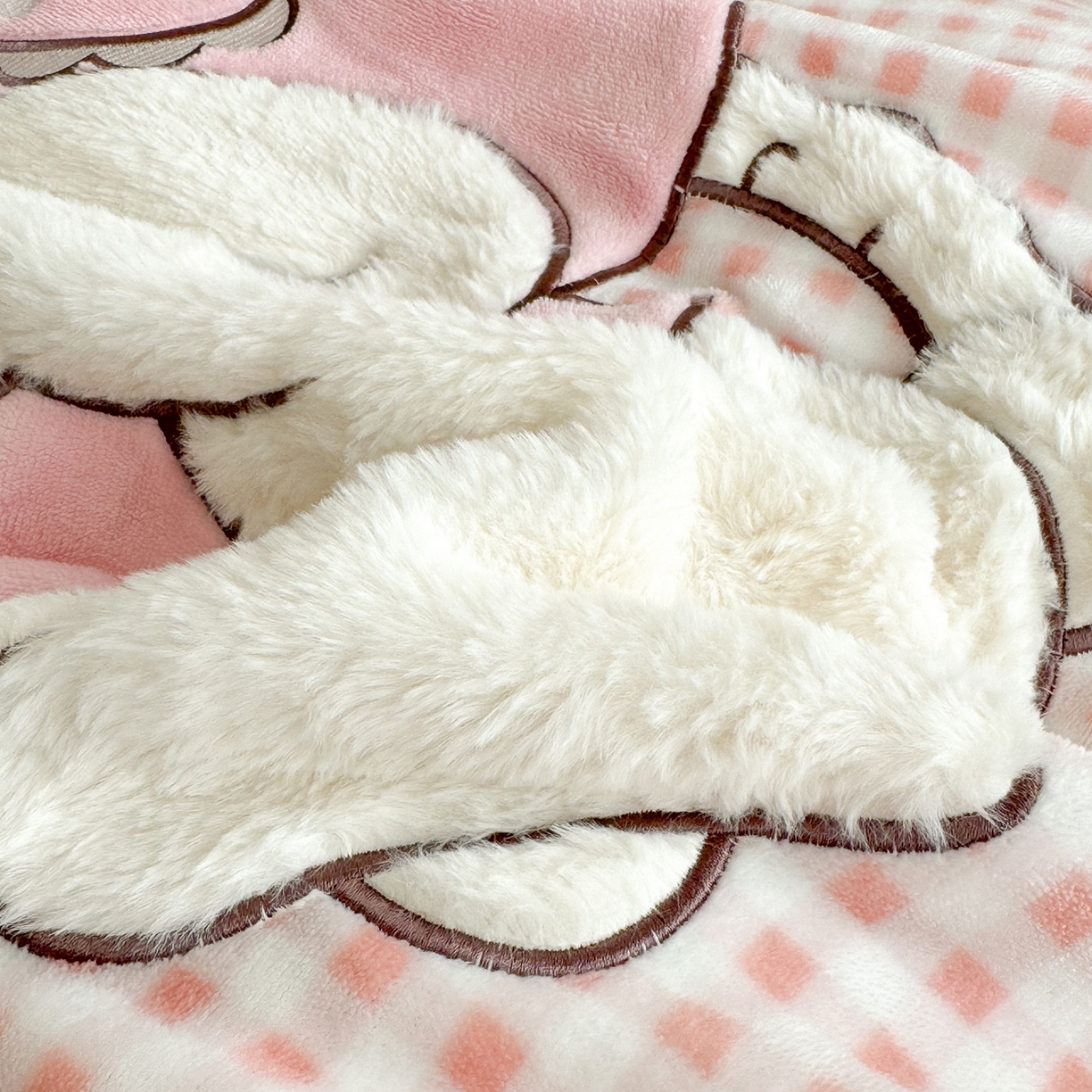 91家纺网 家纺一手货源 找家纺 金爱家 2025新款A类三丽鸥授权Kitty兔毛贴布绣毛巾绣印加绣卡通少女加厚牛奶绒系列四件套 绒贴布绣-晚安美乐蒂