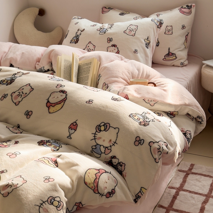 91家纺网 家纺一手货源 找家纺 小叮当家纺仓储工厂店 买家秀 爆款花型2025新款秋冬保暖高克重牛奶绒小清新印花四件套系列-风格一 甜心小猫