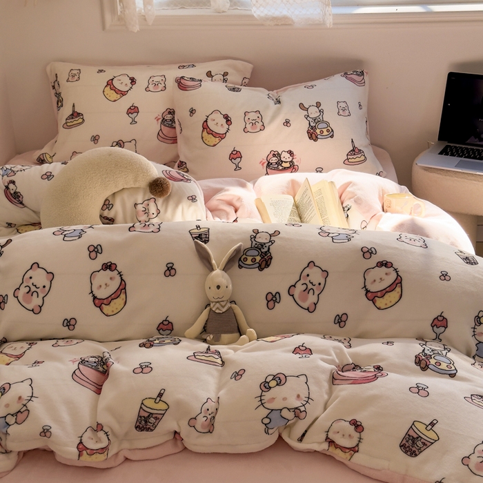 91家纺网 家纺一手货源 找家纺 小叮当家纺仓储工厂店 买家秀 爆款花型2025新款秋冬保暖高克重牛奶绒小清新印花四件套系列-风格一 甜心小猫