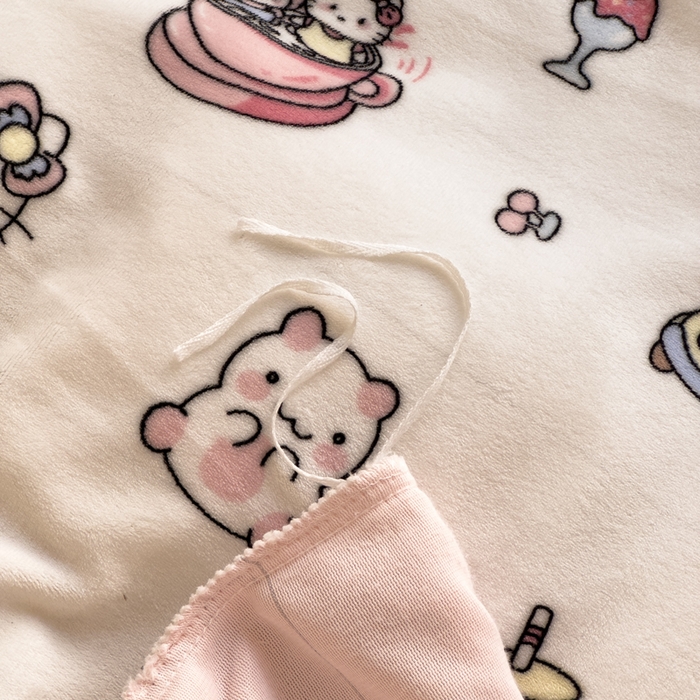 91家纺网 家纺一手货源 找家纺 小叮当家纺仓储工厂店 买家秀 爆款花型2025新款秋冬保暖高克重牛奶绒小清新印花四件套系列-风格一 甜心小猫