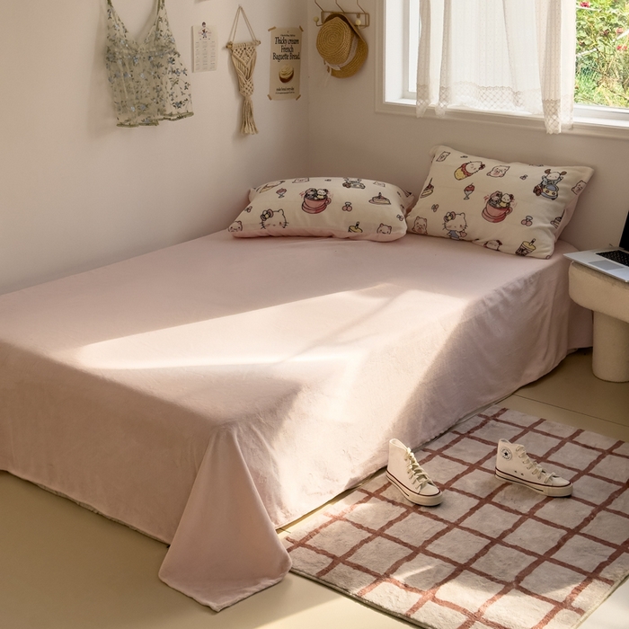 91家纺网 家纺一手货源 找家纺 小叮当家纺仓储工厂店 买家秀 爆款花型2025新款秋冬保暖高克重牛奶绒小清新印花四件套系列-风格一 甜心小猫